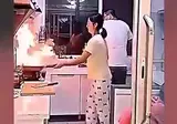 방화범으로부터 딸을 구하는 아버지..gif