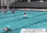 엄마 웃긴 거 보여줄게! 빨리 와봐!