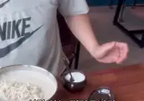 콩국수에 설탕 시원하게 넣는 아재