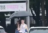 비오는 날 흰티와 청바지는 진리죠