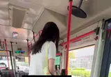 버스기사님에게 인사 잘하는 아이