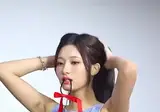 머리묶다가 겨드랑이까지 보여버린 여자 아이돌 ㄷㄷ