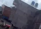 네팔 홍수로부터 도망치는 사람들